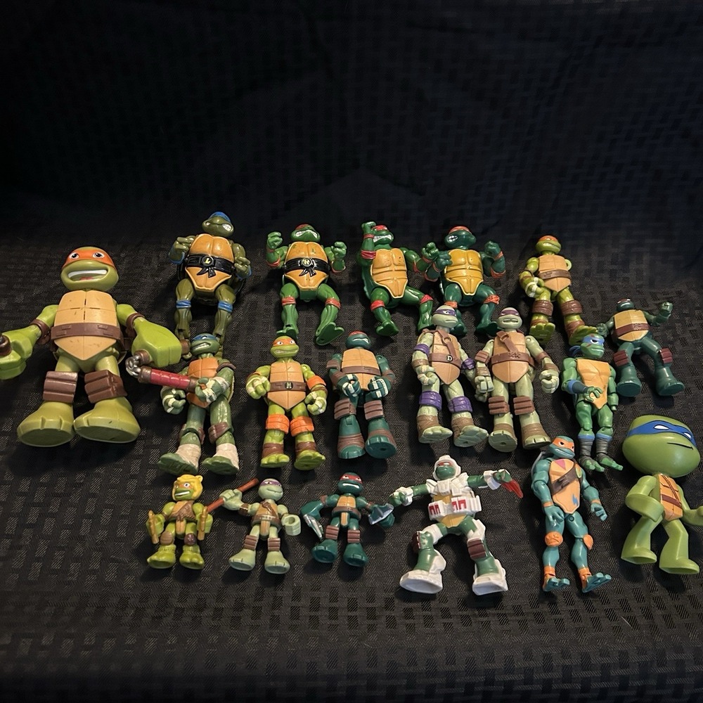 Teenage Mutant Ninja Turtles TMNT mixed lot of 19 Action Figures No Accessories